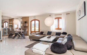 TV, DVD player - Villa 'Leonie' with Sea View, Wi-Fi and Air Conditioning (Capdepera)