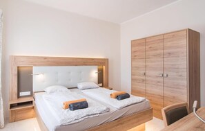 3 bedrooms, iron/ironing board, WiFi, bed sheets - Villa 'Leonie' with Sea View, Wi-Fi and Air Conditioning (Capdepera)