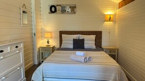 Room - chalet with swimming pool in leisure park (Gujan-Mestras)