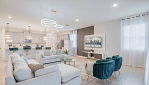 Smart TV - Last Minute Disney Getaway! Private Pool, Game Room & Themed Bedrooms. Book Now! #163607 (Orlando)