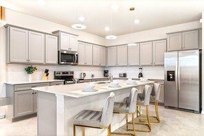 Fridge, microwave, oven, stovetop - Last Minute Disney Getaway! Private Pool, Game Room & Themed Bedrooms. Book Now! #163609 (Orlando)