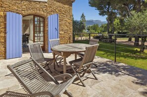 Outdoor dining - Luxury Six-Fours villa with Pool and Jacuzzi (Six-Fours-les-Plages)