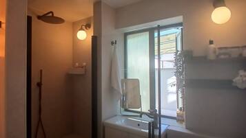 Shower, hair dryer, shampoo