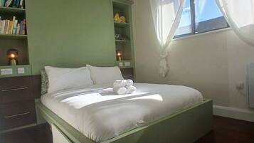 Iron/ironing board, Internet, bed sheets