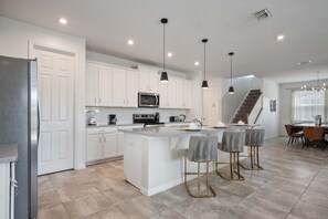 Fridge, microwave, oven, stovetop - Last Minute Disney Getaway! Private Pool & Themed Bedrooms. Book Now! #163619 (Orlando)