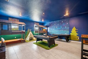Games room - Last Minute Disney Getaway! Private Pool, Game Room & Themed Bedrooms. Book Now! #163631 (Orlando)