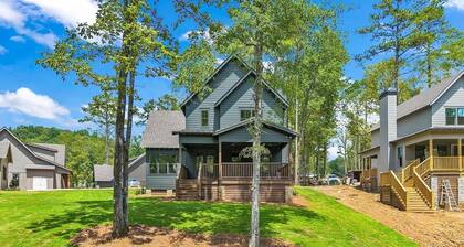 Waterfront 4 bedroom house on beautiful Lake Martin, AL - sleeps 10