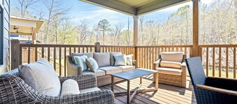 Waterfront 4 bedroom house on beautiful Lake Martin, AL - sleeps 10