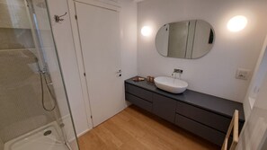 Miljövänliga toalettartiklar, hårtork, bidé och handdukar