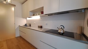 Fridge, oven, stovetop, dishwasher - Tolstoj Suite - 3 bedrooms apartment - 110 MQ Elegance in Tortona District (Milano)