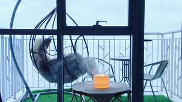 Deluxe Apartment, 2 Bedrooms, Pets Allowed, Ocean View | Interior