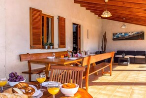 Outdoor dining - Villa Geroni with Mountain View, Private Pool, Terrace, A/C & Wi-Fi (Illes Balears)