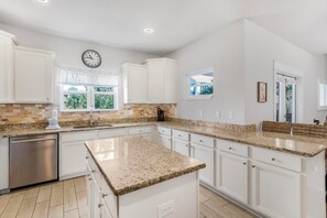 Fridge, microwave, oven, stovetop - 🐚🌴Luxury 4BR Home w/ Private Elevator | Community Pool | Driftwood Dunes🌴🐚 (Pensacola)
