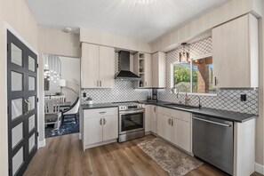 Private kitchen - Tranquil 4-Bedroom House in charming Cave Creek-Fresh Remodel (Cave Creek)