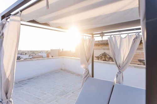 'Matine' Suits and Rooms - Camelia with Private Terrace, Wi-Fi and Air Conditioning