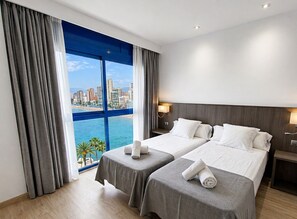 Chambre Double Supérieure, plusieurs lits, vue mer, en front de mer