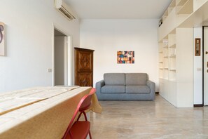 Interior - GuestHost - Cozy apartment of approximately 55 m2, able to accommodate up to 4 people, located on the first floor of a building with lift (NOT suitable for people in wheelchairs).The property is located in the Risorgimento district, in a residential area (Milan)