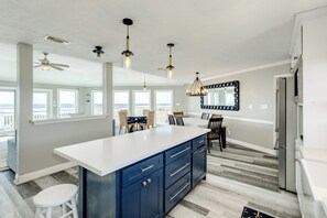 Dining - Beachfront Home w/ Great Views, Private Walkover & Dog Friendly! (Galveston)