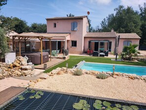 Pool - 4 BEDROOM VILLA WITH POOL - SLEEPS 8 - QUIET BUT CLOSE TO SHOPS (Callian)