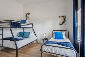 Room - Elegant 4BR 3BA Gem Near Downtown The Alamo (San Antonio)