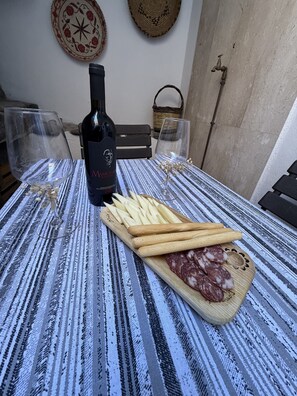 Dining - Essenedda Holiday Home: Two-Room Apartment in the Historic Center (Orosei)