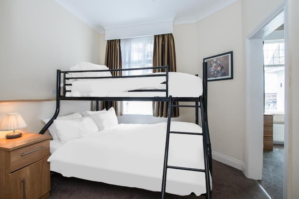 Familien-Vierbettzimmer, eingeschränkter Meerblick