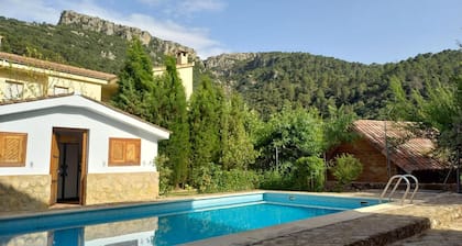 Country House 'El Refugio De Goriz' with Mountain View, Wi-Fi and Air Conditioning