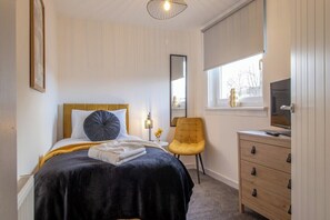 3 slaapkamers, een strijkplank/strijkijzer, gratis wifi, beddengoed
