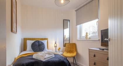 3 Bedroom house in Cumbernauld with walk in shower