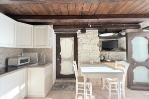 Fridge - N310 - Numana, new studio apartment with air conditioning (Numana)
