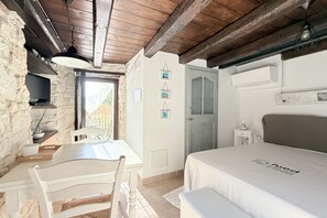 1 bedroom - N310 - Numana, new studio apartment with air conditioning (Numana)