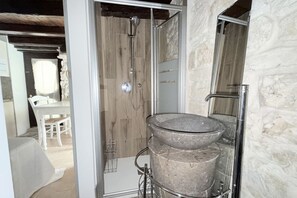 Shower, towels - N310 - Numana, new studio apartment with air conditioning (Numana)