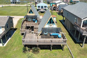 Exterior - The Polynesian - A-Frame Beach Hut, Gulf Front-Row (Surfside Beach)