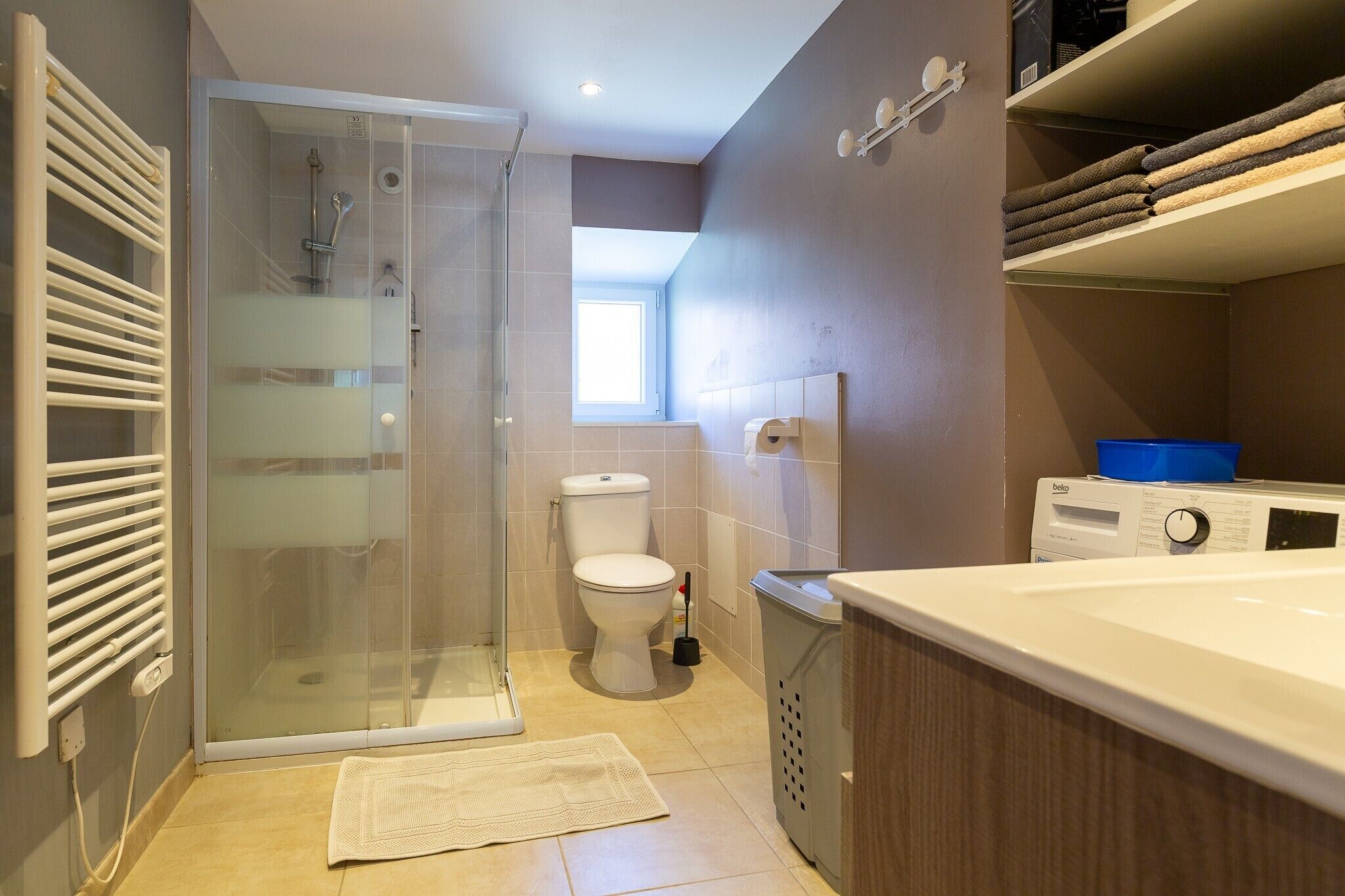 Douche, serviettes fournies