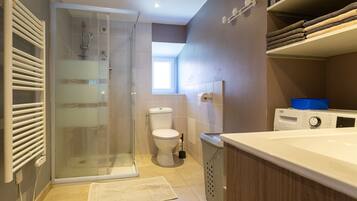 Shower, towels