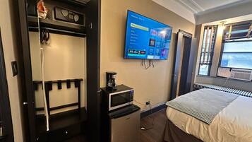 Comfort Studio, City View | Interior