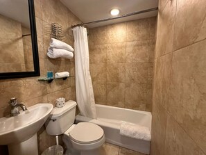 Comfort-studio, kaupunkinäköala | Kylpyhuone