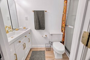 Bathroom - A Peaceful, Private Alpharetta Alcove (Alpharetta)