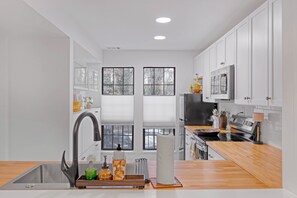 Private kitchen - A Peaceful, Private Alpharetta Alcove (Alpharetta)