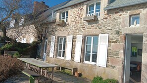 Outdoor dining - Les Tamaris à Morsalines (Quettehou)