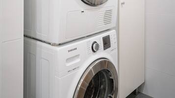 Apartment, Blick auf den Innenhof | Innenbereich