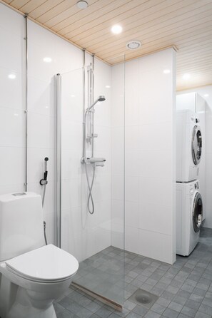 Shower, hair dryer, towels, toilet paper - Modern 1BR Apt in Mall of Tripla (Helsinki)