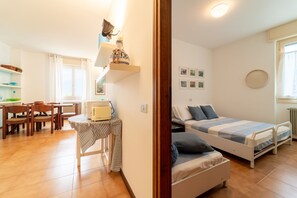Iron/ironing board, free WiFi, bed sheets - Gaia Apartment Lakeview & garden (Bellagio)