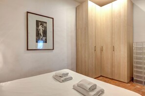 Iron/ironing board, free WiFi, bed sheets - Stufa Apartment by Mamo Florence (Florence)