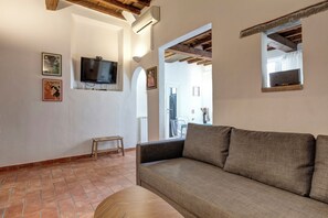 Interior - Stufa Apartment by Mamo Florence (Florence)