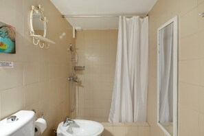 Douche, serviettes fournies