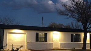 A single-story building with a garage, a front door, and a small porch area. - 🏡 Abilene Restful Retreat – 2BR / 2BA ✨<br>Enjoy a cozy and relaxing stay in Abilene. This comfortable home is perfect for families, friends, or business travelers and is conveniently located near restaurants, shopping, and local attractions. 🌟 (Abilene)