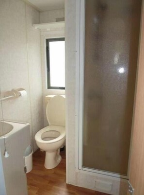Dusche, Haartrockner, Toilettenpapier