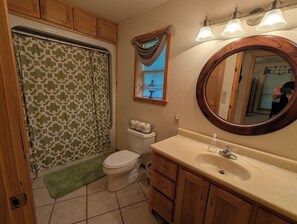 Hair dryer, towels, soap, toilet paper - Lone Star Cove on PK - West side near The Breakers Marina (Graham)