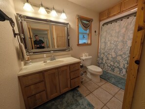 Hair dryer, towels, soap, toilet paper - Lone Star Cove on PK - West side near The Breakers Marina (Graham)